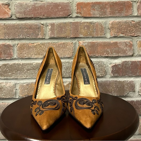 Steven by Steve Madden Brown Suede W/Black Embroidery Heels Size 8.5. - Picture 2 of 9